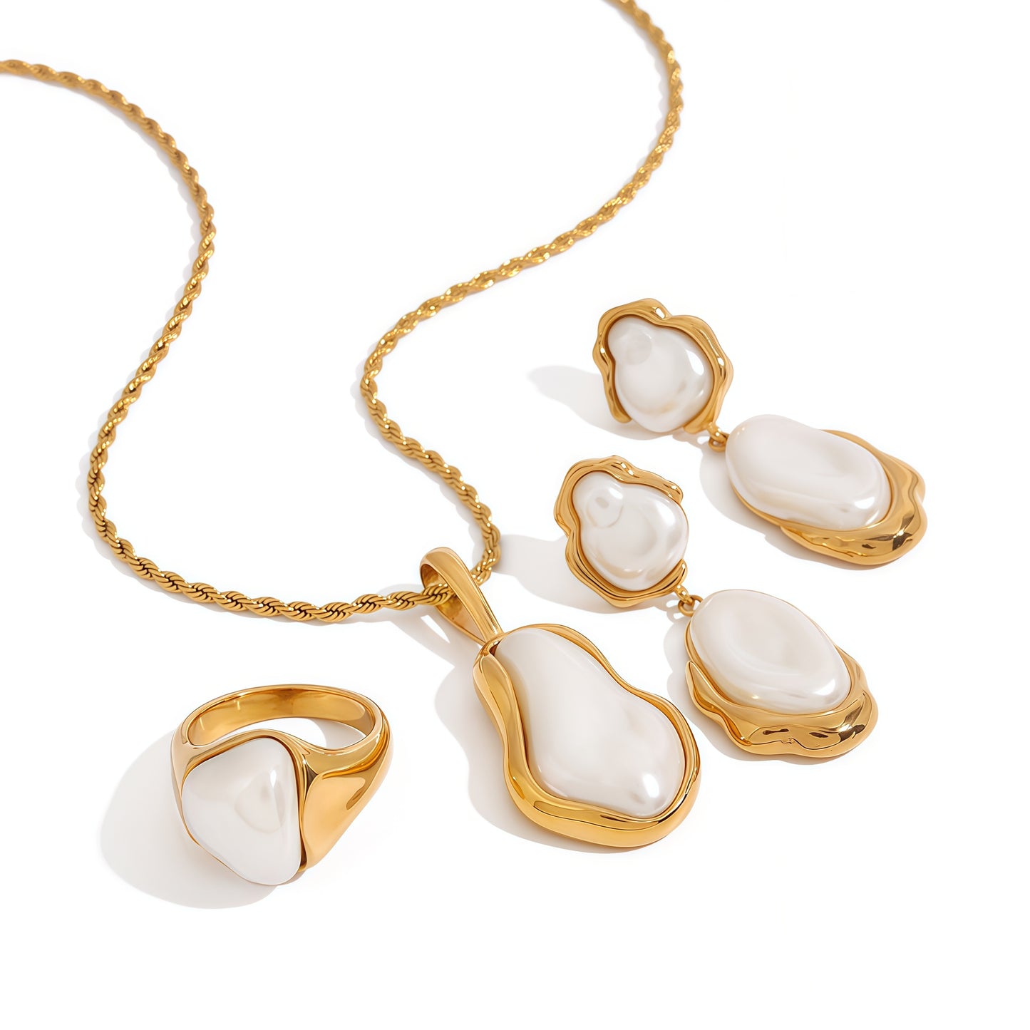 Pearl Elegance – The Auspicious Wholeness Ring